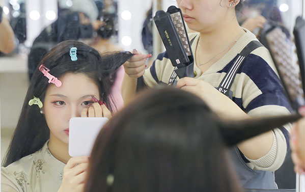 初高中生不想读书，想学化妆该怎么选学校？